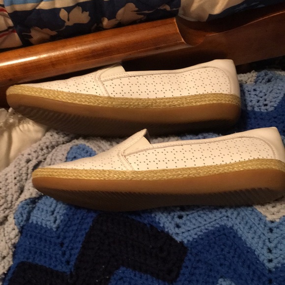 Clark loafers. Size 8 but runs closer to a size 9! - Picture 3 of 3
